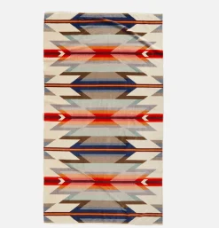 Oversized Jacquard Towel WYETH